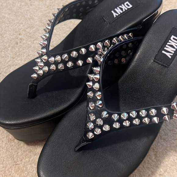 DKNY TINA STUD - BLACK PLATFORM with studs size 5m Brand new! - Picture 5 of 6